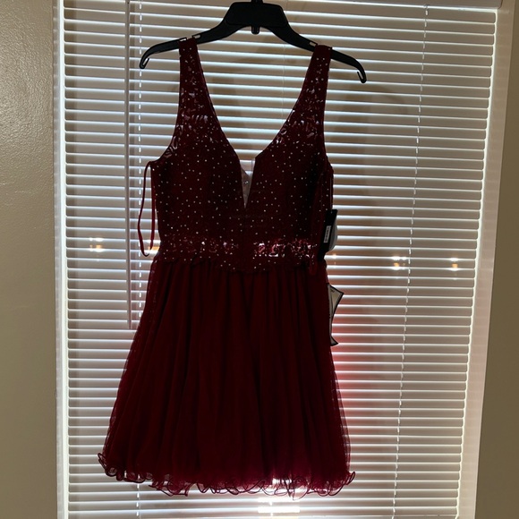 City Studio Dresses & Skirts - Burgundy Sequin V-Neck Party Dress juniors size 11 new with tags